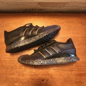 EUC Adidas- women's size 7.5.